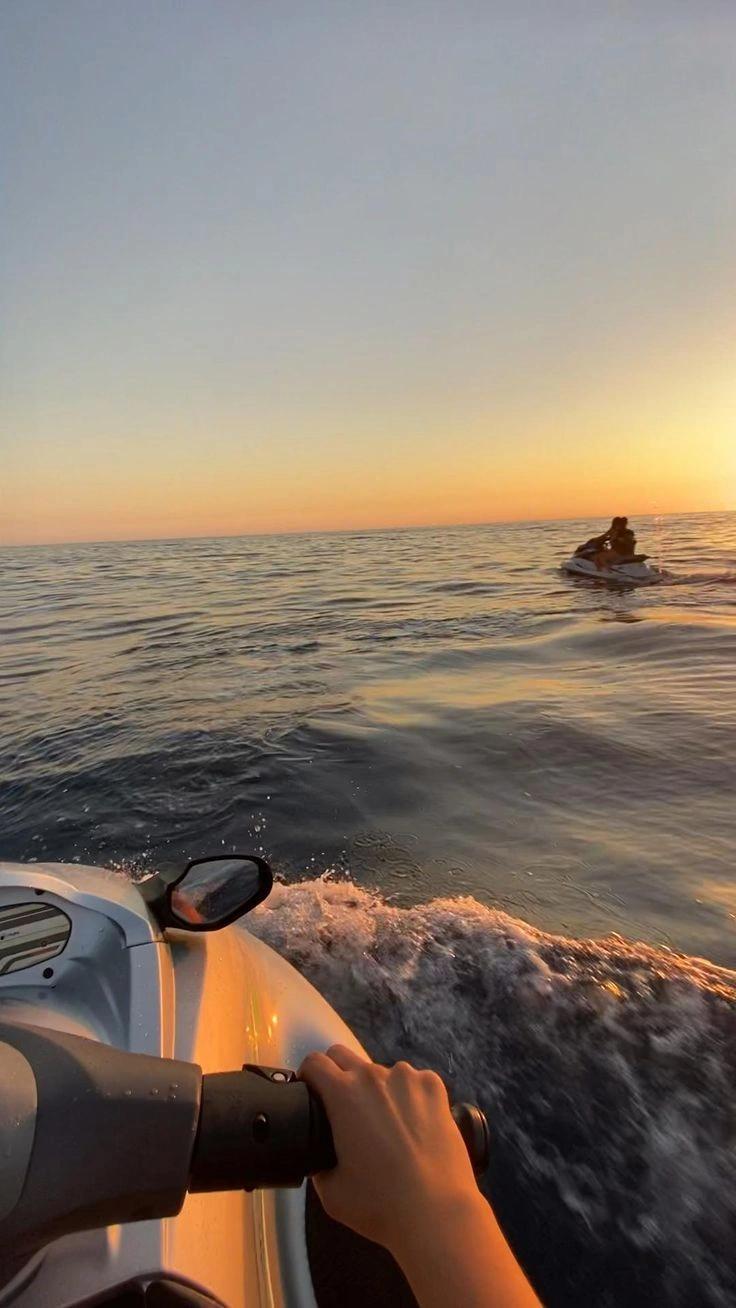 Coucher de soleil sur la mer en Corse-du-Sud