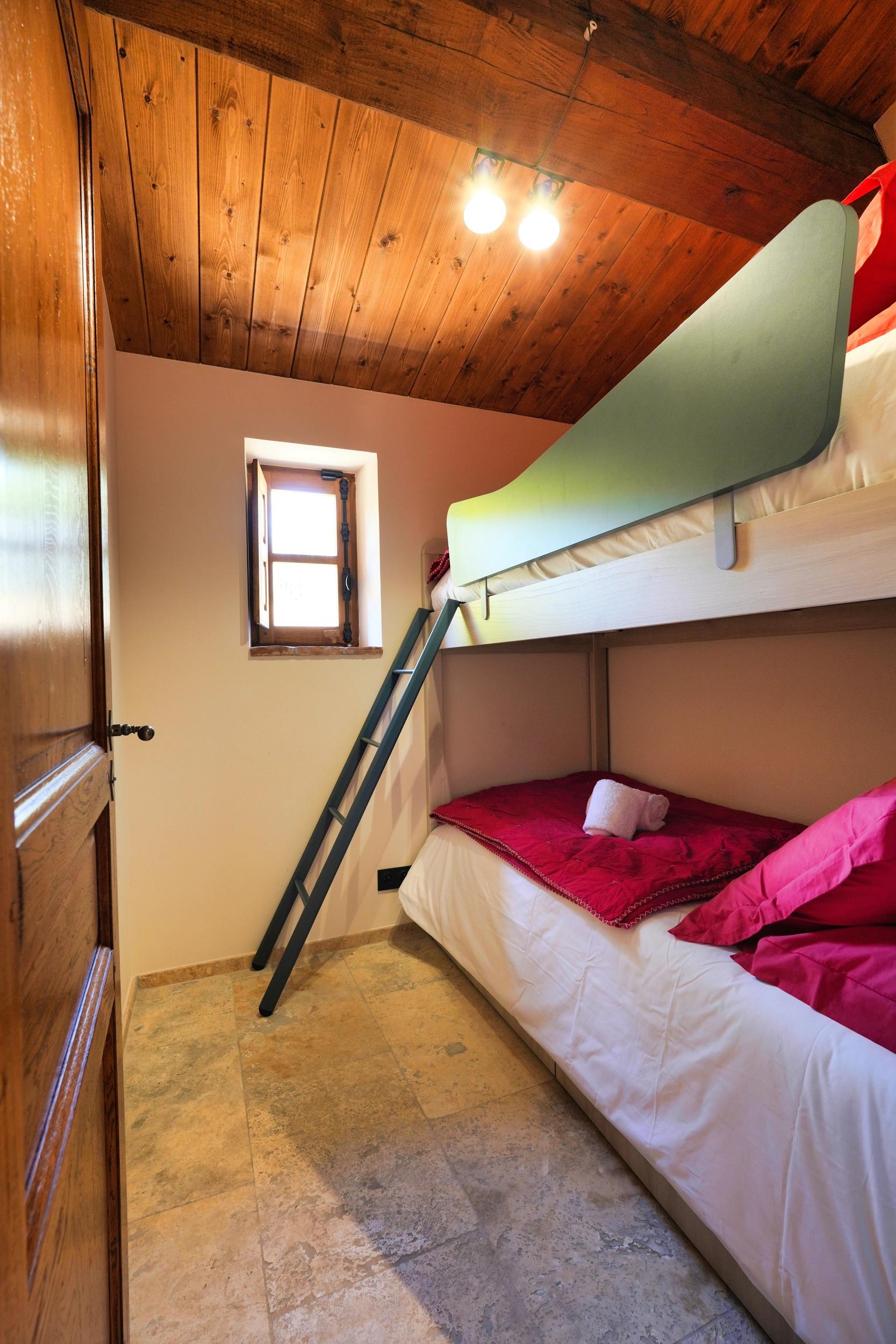 chambre avec lits superposés dans une maison à louer à la résidence Vista BLu