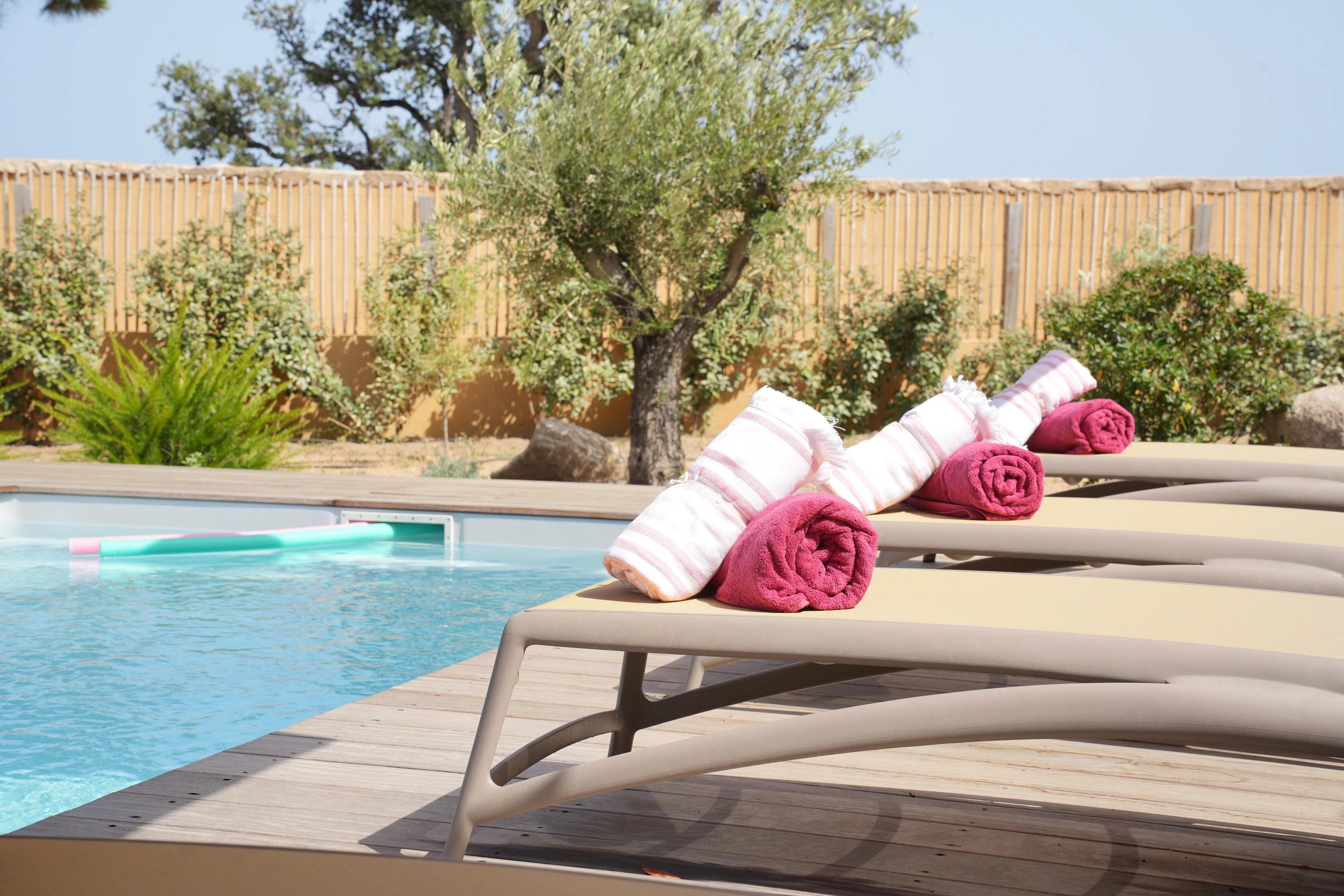 La piscine chauffée de la résidence Vista Blu