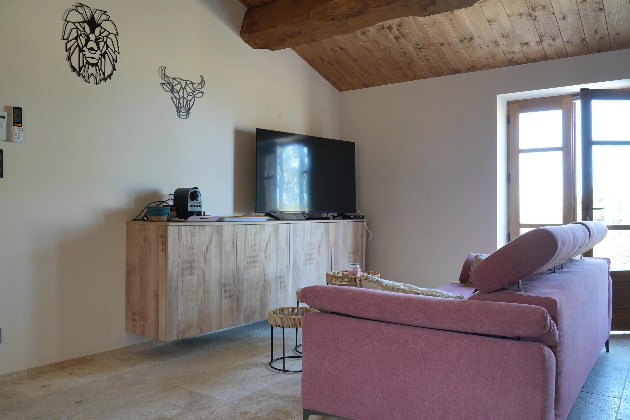 Le salon d'une villa à louer à la résidence Vista Blu