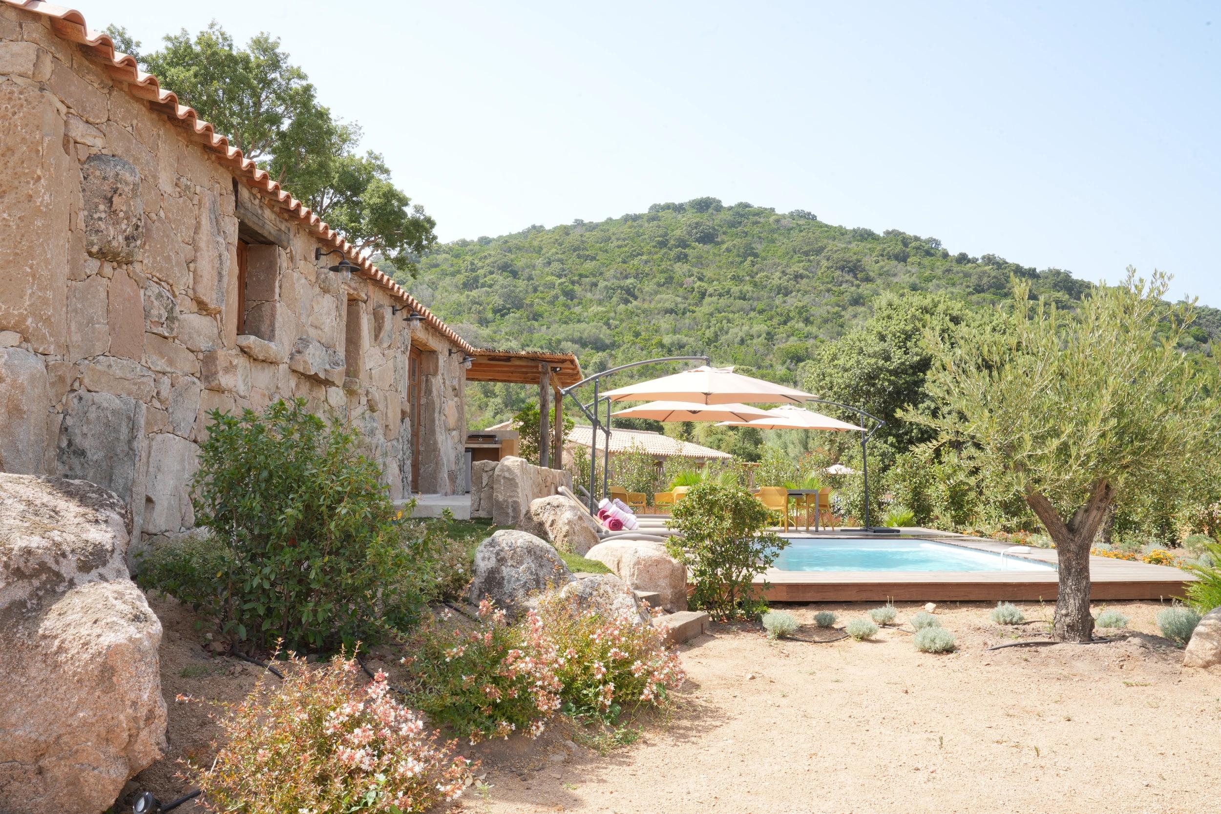 Maison en pierre et piscine de la Résidence Vista Blu entre Fautea et Tarco