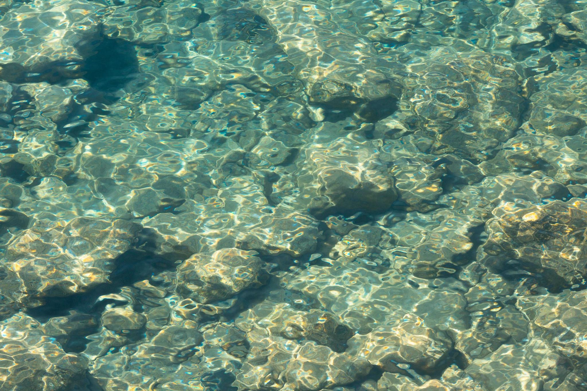 Eau turquoise transparente idéale pour les activités nautiques